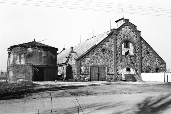 Gulbinėnų dvaro ansamblis. Dvaro svirnas. Vido Dulkės nuotrauka, 9 dešimtmetis